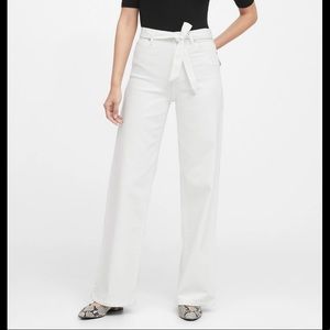 White wide-leg denim. High rise. Banana Republic. Size 29 long